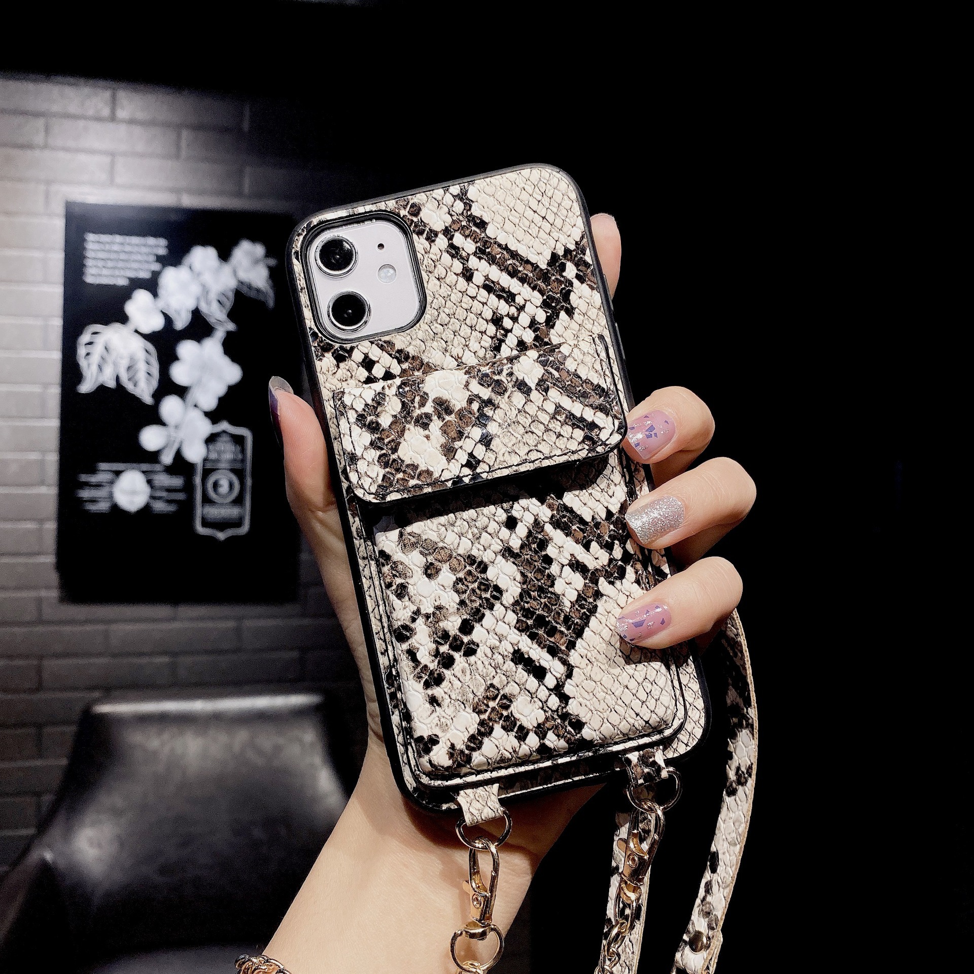 Apple-Compatible Crossbody Mobile Phone Case for iPhone 11 & 7 Plus - All-Inclusive Snake Pattern Wallet Card Holder