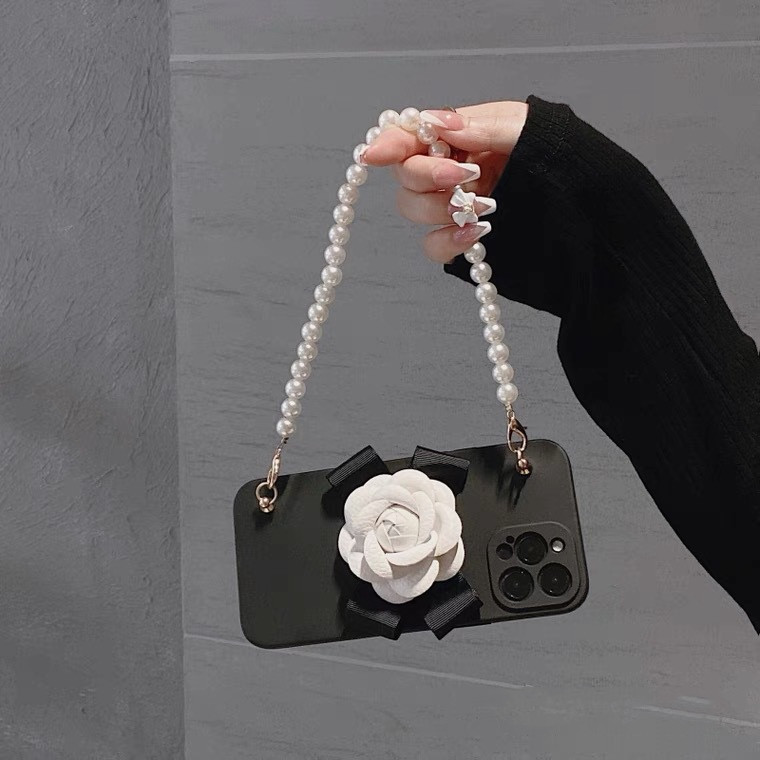 Elegant Temperament Camellia Pearl Chain Phone Case - Soft Shell Design