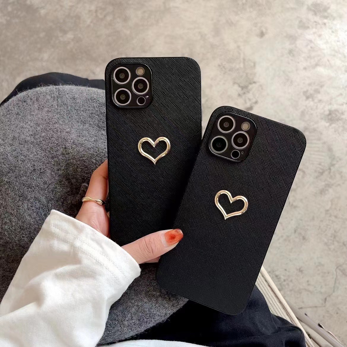 Elegant Heart-Shaped Leather Phone Case for Effortless Bronzing
