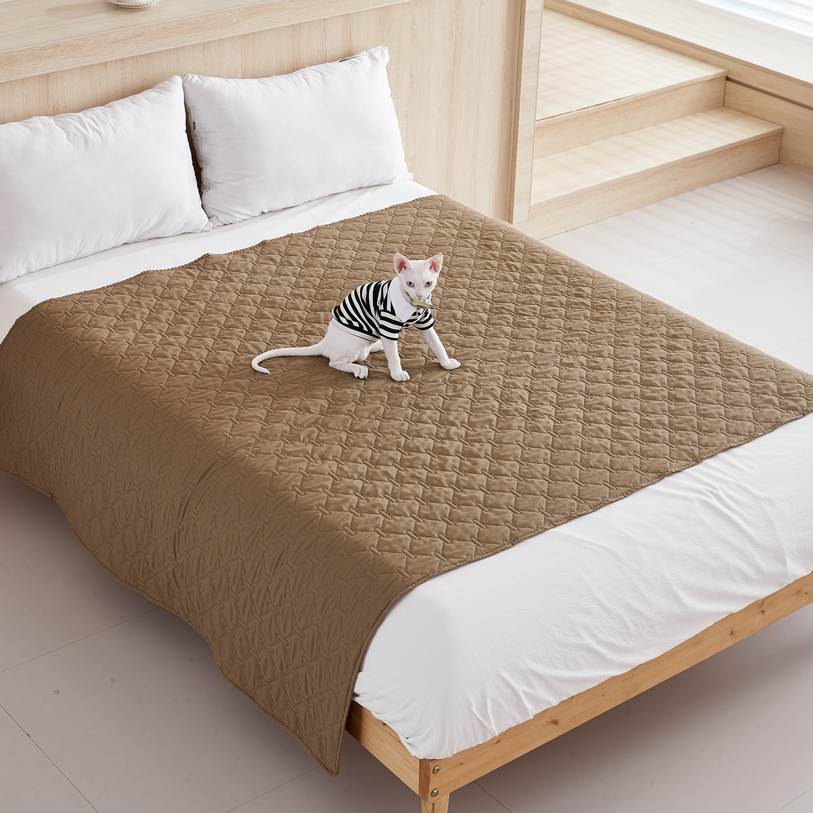 Waterproof Non-Slip Pet Mattress & Blanket - Ultimate Comfort for Your Pets
