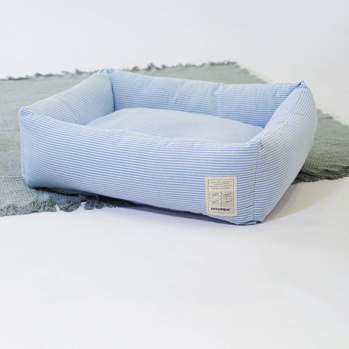 Foldable Warm Cat Nest with Striped Shirt Lining - Cozy & Stylish Retreat