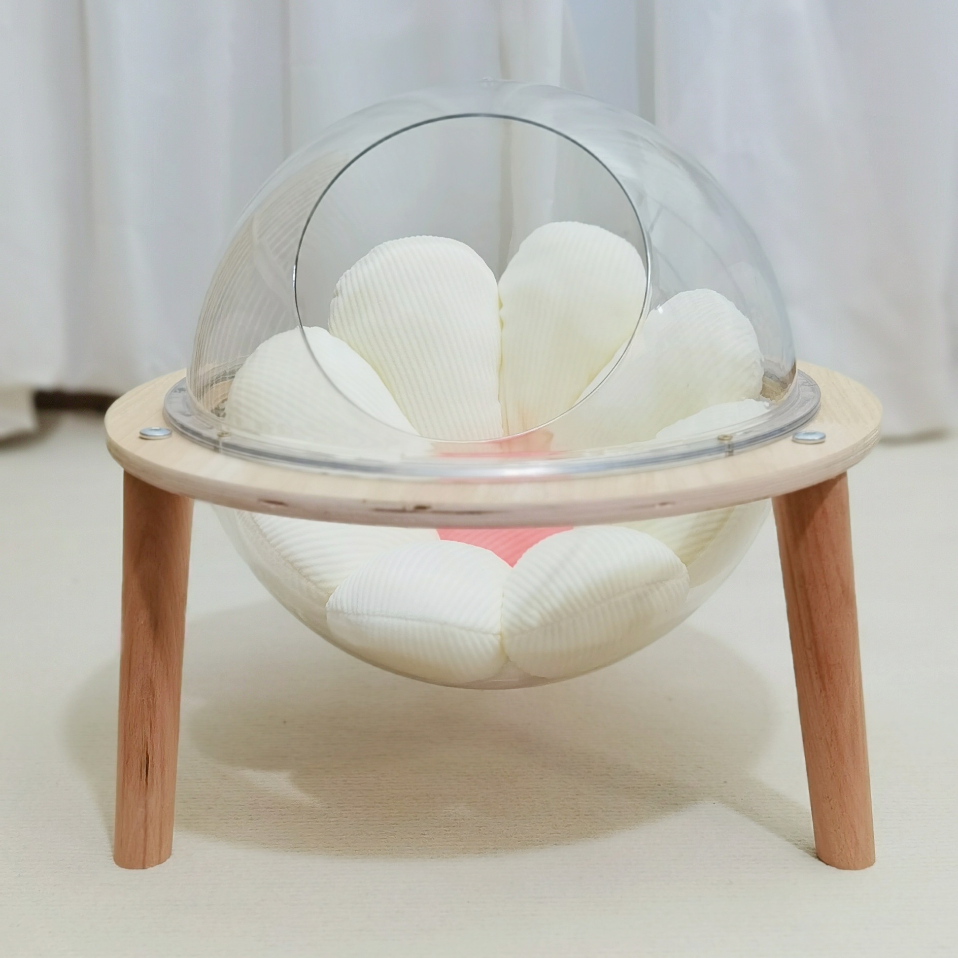Transparent Space Capsule Cat Nest Sphere - Cozy Closed Design for Cats