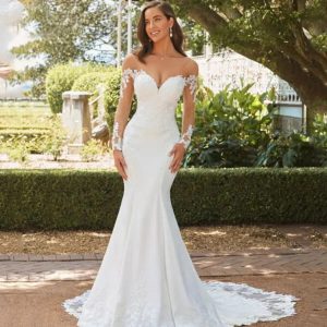 Elegant Long Sleeve Backless Lace Fishtail Wedding Dress for a Stunning Bridal Look
