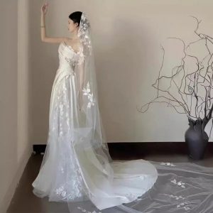 Elegant Satin Lace Wedding Veil with Tube Top Fishtail Wedding Dress