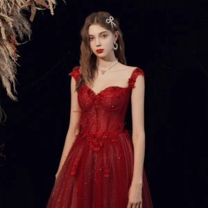 Mom’s Elegant Wedding Toast Dress for Hosting Annual Meetings