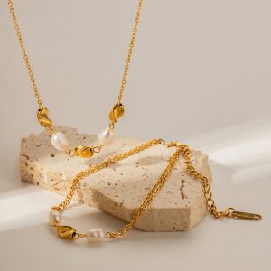 Stylish 18K Gold Stainless Steel Pearl Bracelet for Women – Elegant Accessory