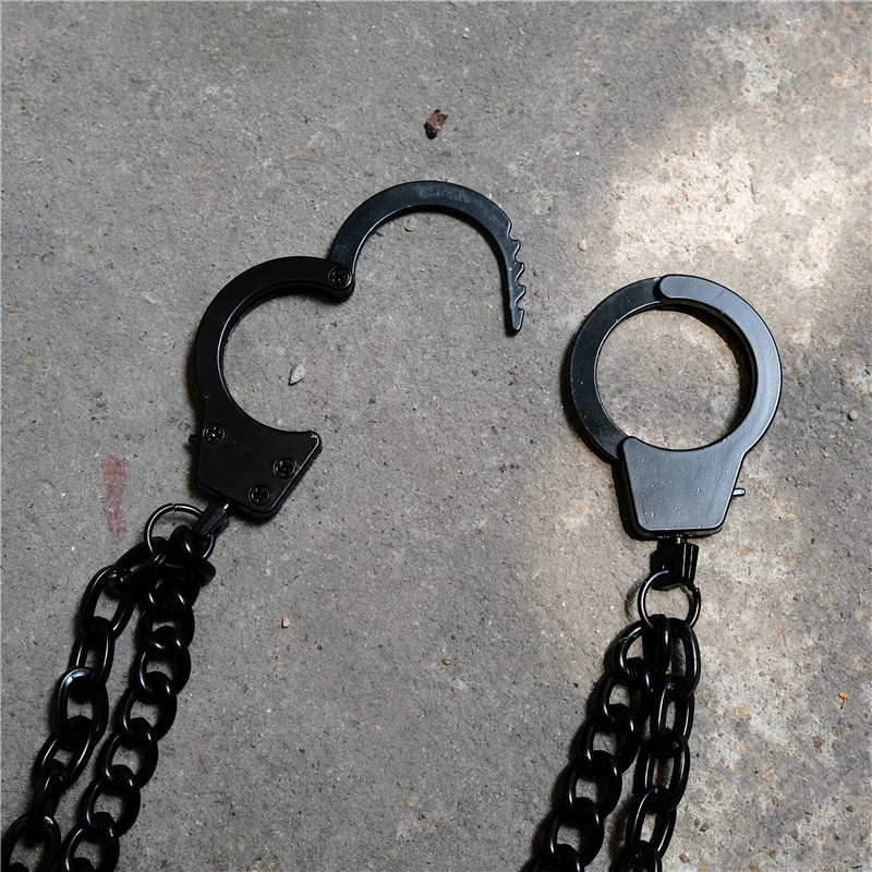 Heavy-Duty Trouser Chain Handcuffs for Secure Style and Functionality - Image 5