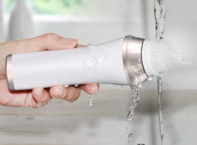 Mini Rotating Pore Cleansing Brush for Deep Facial Cleanse and Care - Image 4