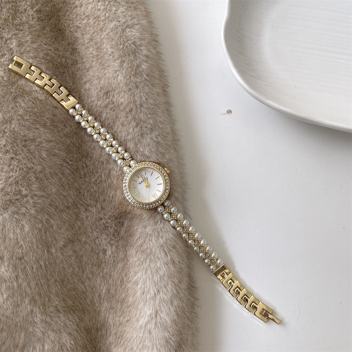 Elegant Classic Pearl Bracelet Watch – Timeless Beauty & Style - Image 4