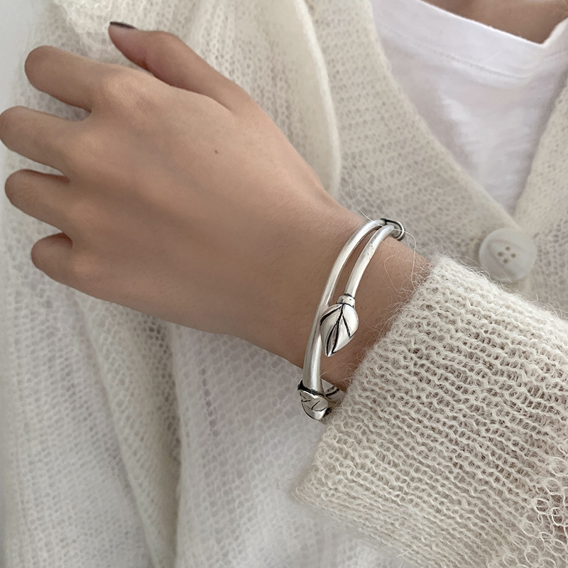 Custom Retro Lotus Bracelet for Women - Unique Personalized Jewelry - Image 2