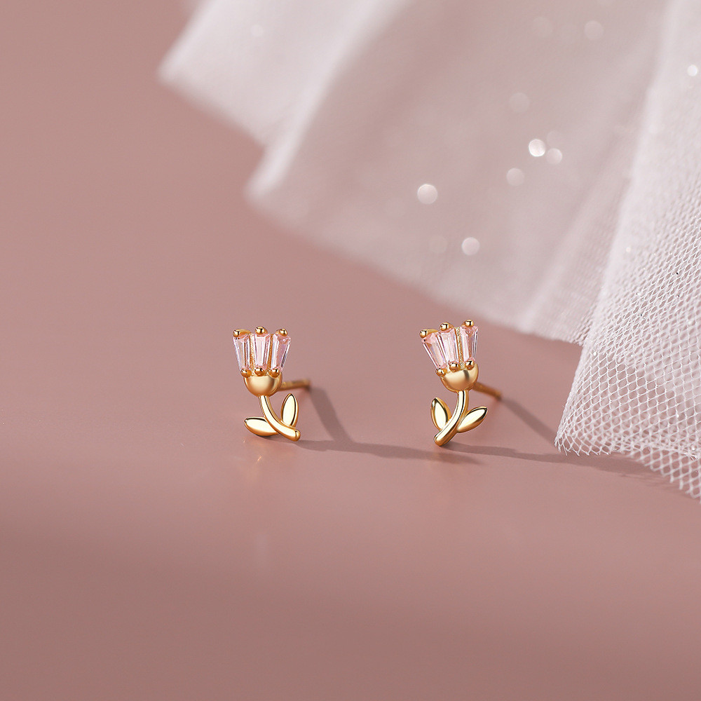 Elegant Women's French Retro Tulip Stud Earrings for Timeless Style - Image 3