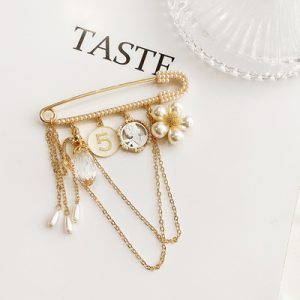 Chic Sweater Coat Cardigan with Fashionable Brooch Pin for Women