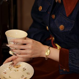 Medieval Small Retro Golden Watch - Oval Light Luxury Artistic Fashion Quartz