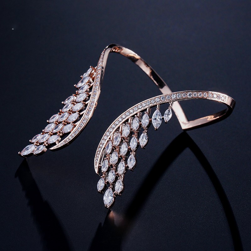 Elegant Angel Wings Bracelet for Ladies - Stunning Fashion Accessory - Image 5