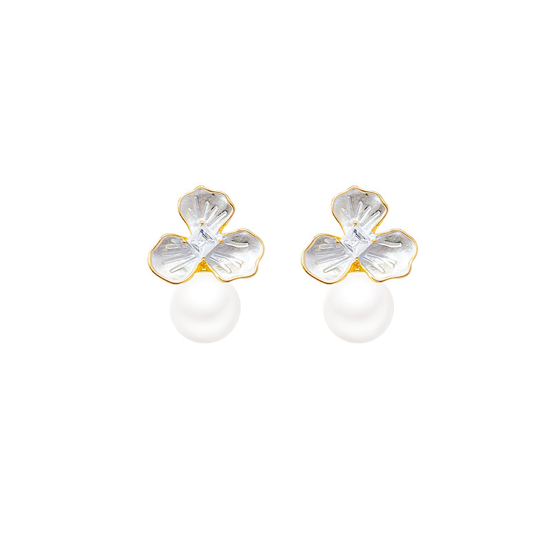 Silver Needle Light Luxury Women's Pearl Flower Earrings for a Chic Look - Image 5
