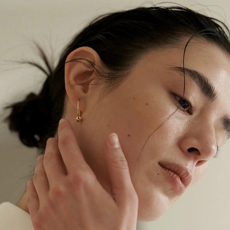 Sleek Minimalism Ear Hook with Glossy Ball Design for a Stylish Look - Image 4