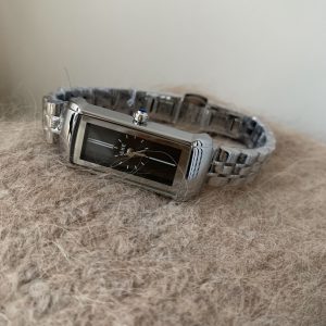 Stylish Women's Gold Rectangular Retro Quartz Watch with Steel Belt