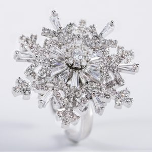 A Charming Rotatable Snowflake Ring that Twirls for Girls