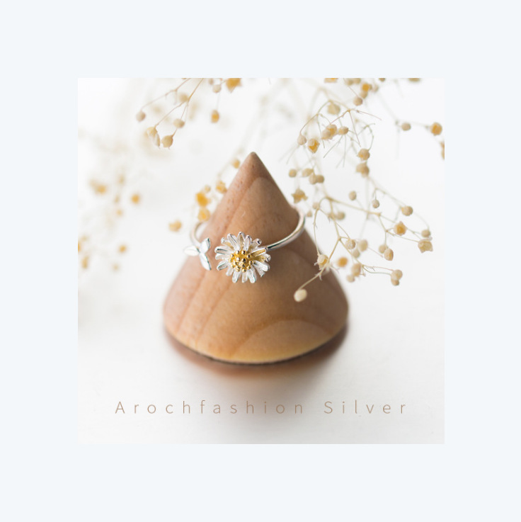 Daisy Small Leaf Ring - Elegant Nature-Inspired Jewelry for Every Occasion - Image 5