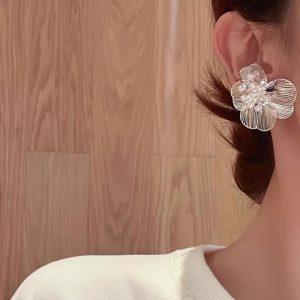 Stylish Flower Pearl Cool Zircon Stud Earrings for Elegant Looks