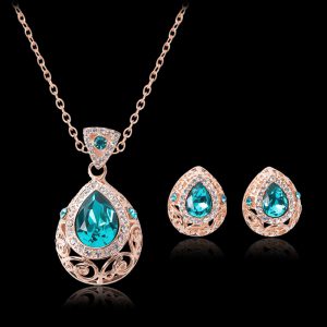 Elegant Hollow Pattern Jewelry Set for Timeless Style and Charm