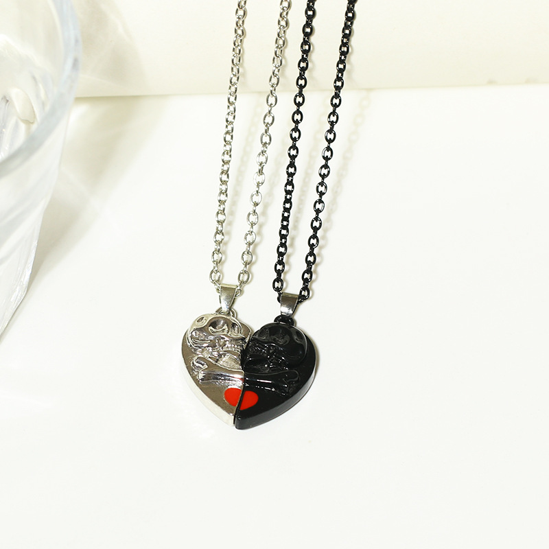 Punk Retro Skull Pendant Necklace for Halloween - Heart-Shaped Magnetic Love Skull Couple Jewelry - Image 7