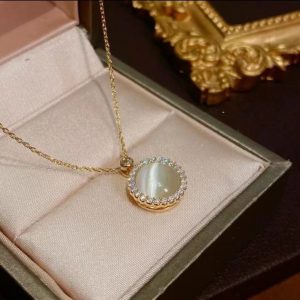 Stylish Women's Cat's Eye Moonstone Rotatable Ring - Fashion Accessory