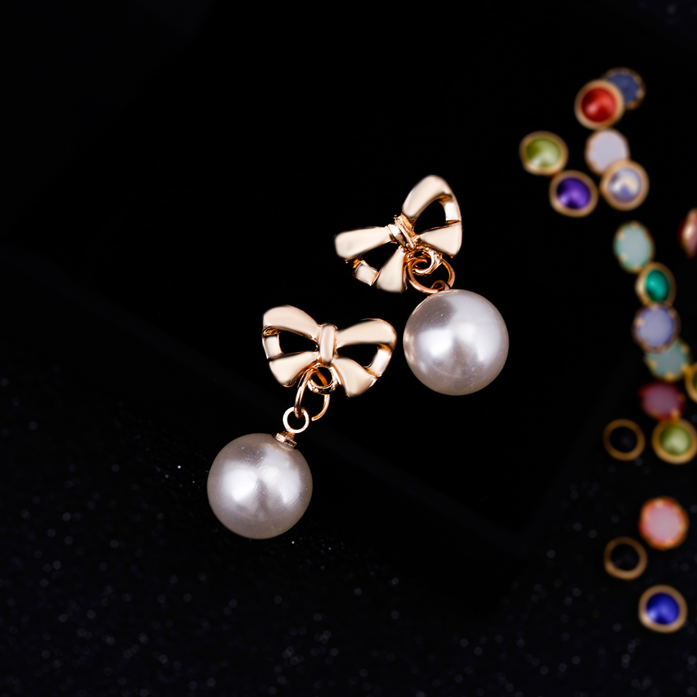 Hypoallergenic Heart-Shaped Zircon Earrings for Women with Bow and Pearl Accents - Image 3