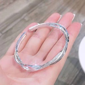 Stylish Women's White Copper Silver-Plated Twisted Bracelet - Fashion Accessory