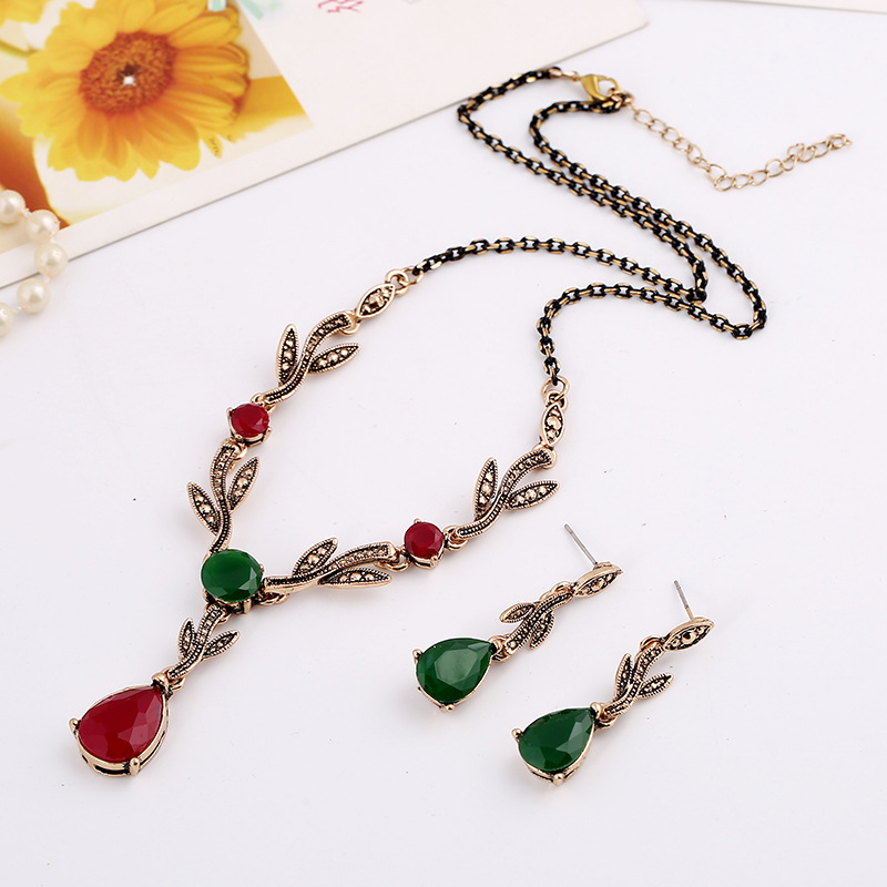Stunning Leaf Water Drop Resin Gemstone Pendant Necklace for Nature Lovers - Image 7