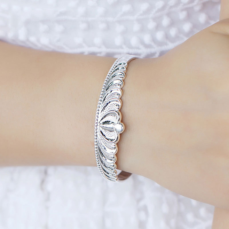 Crown Bracelet - Elegant and Stylish Bracelet for Every Occasion - Image 2