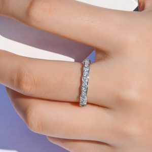 Elegant Fine Snake Ring with Micro-inlaid Full Diamond Design