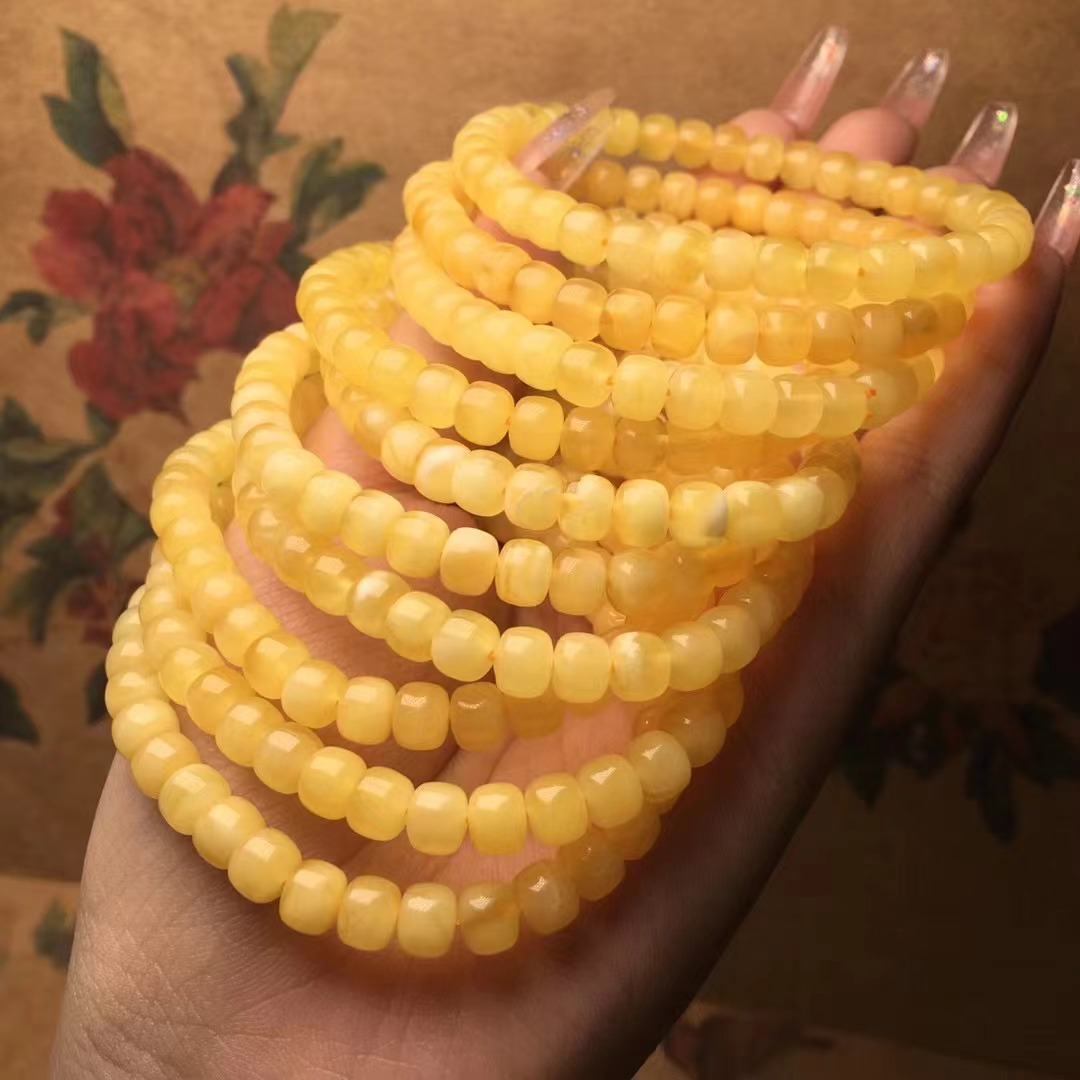 Handcrafted Natural Beeswax Bracelet - Unique Artisan Accessory - Image 2