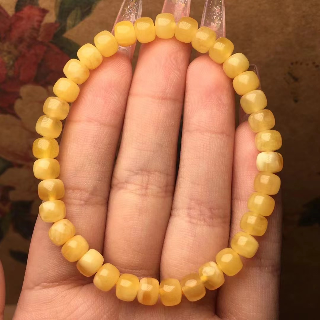 Handcrafted Natural Beeswax Bracelet - Unique Artisan Accessory - Image 3