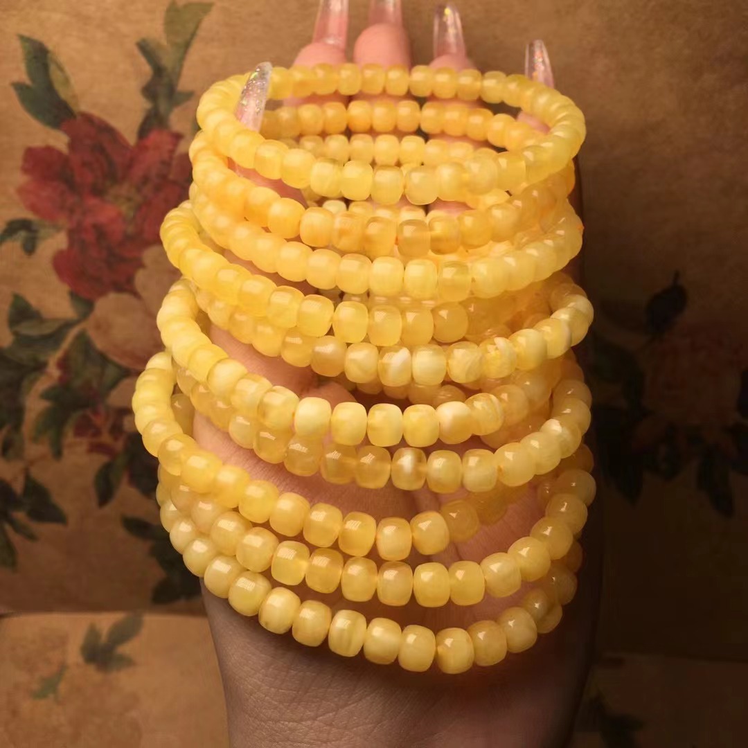 Handcrafted Natural Beeswax Bracelet - Unique Artisan Accessory - Image 4