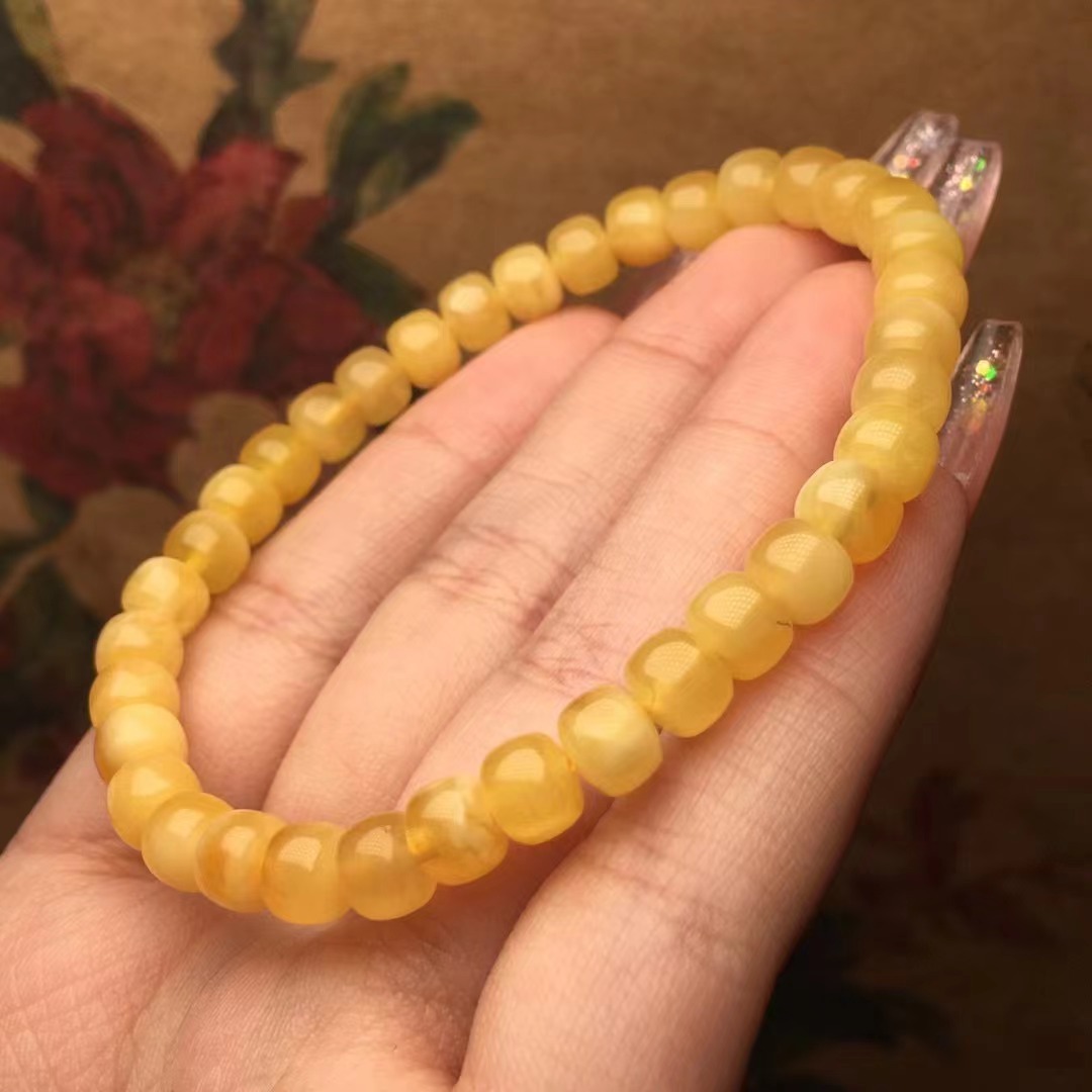 Handcrafted Natural Beeswax Bracelet - Unique Artisan Accessory - Image 5