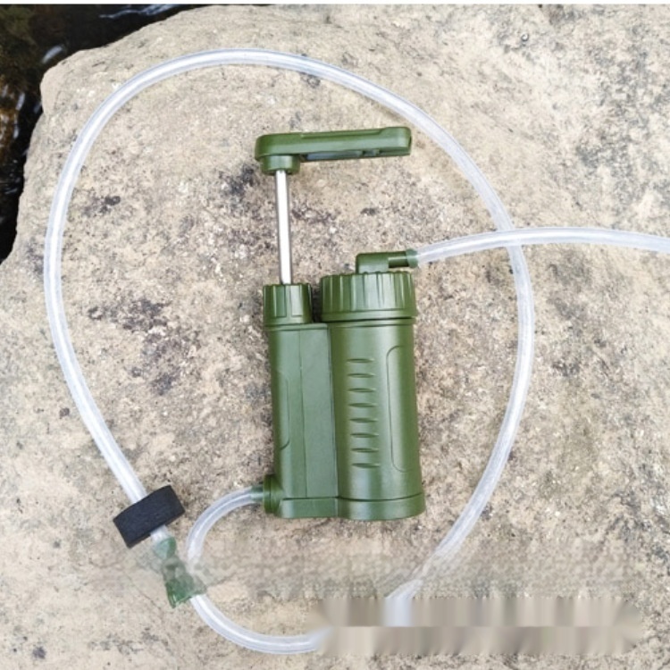 Compact Portable Outdoor Water Filter for Emergency Drinking Needs - Image 10