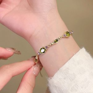 Stunning Women's Green Rhinestone Bracelet - Exquisite Design & Elegance