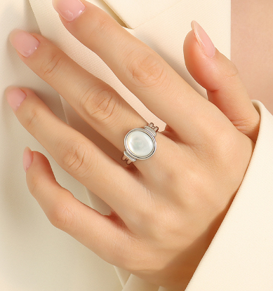 Elegant Belle Golden Seashell Ring - A Stunning Accessory for Every Occasion - Image 2