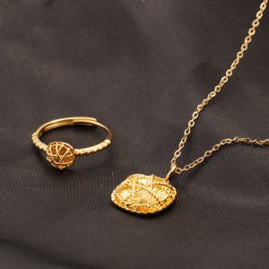 Vintage Mesh Cube Sugar Pendant Necklace - Chic and Stylish Jewelry