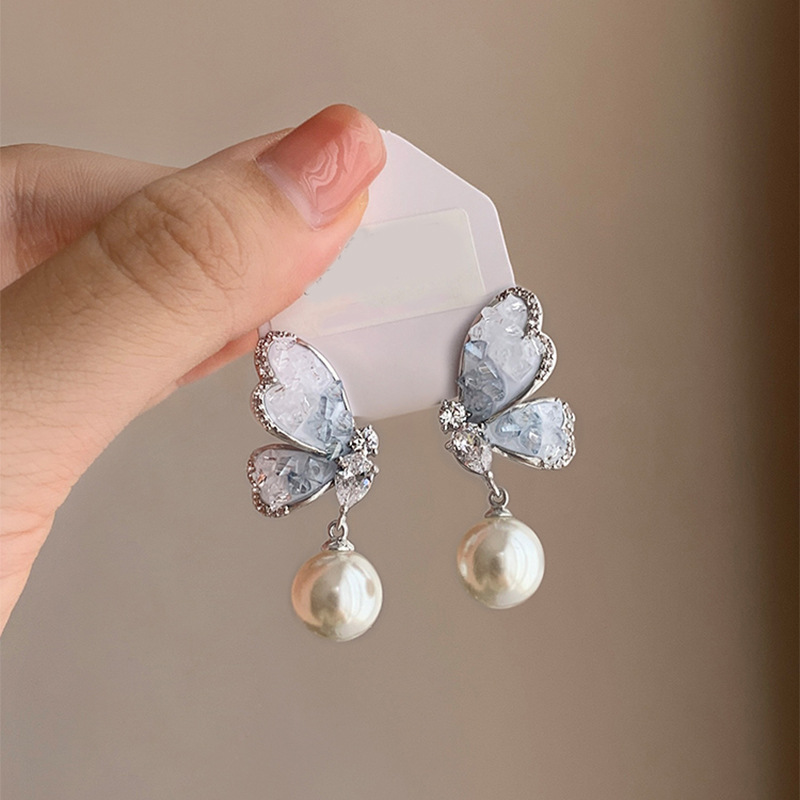 Luxury Personalized Gradient Butterfly Pearl Earrings with Rhinestones for Women’s Jewelry - Image 2