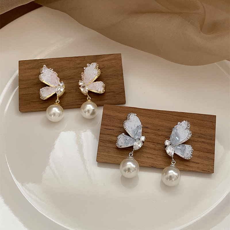 Luxury Personalized Gradient Butterfly Pearl Earrings with Rhinestones for Women’s Jewelry - Image 5