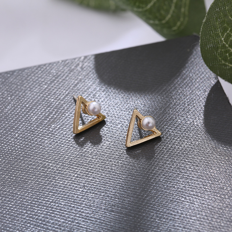 Stunning Hollow Diamond Square Stud Earrings for Elegant Style - Image 3