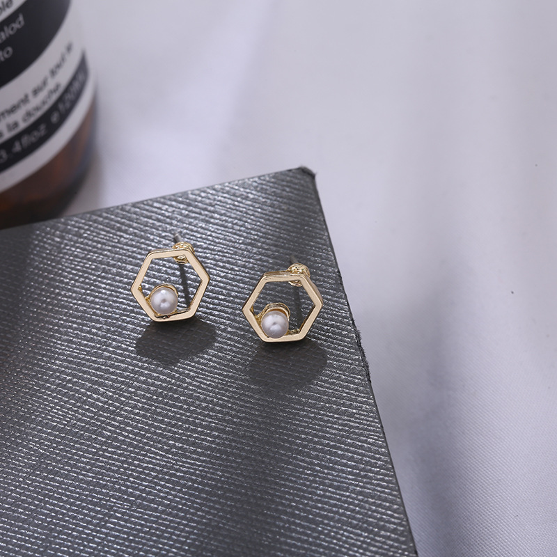 Stunning Hollow Diamond Square Stud Earrings for Elegant Style - Image 9