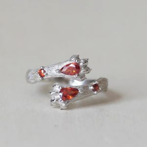 Stylish Women's Ring with Cute Cat Claw Design and Red Diamond Accents