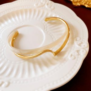 Elegant Adjustable 2-Layer Metal White Shellfish Plate Bracelet for Women - Light Luxury Fashion Jewelry Gifts