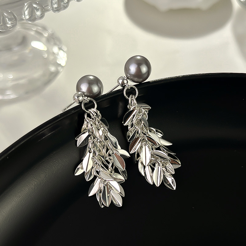 Glamorous Sparkling Gray Pearl Tassel Earrings for Elegant Style - Image 4