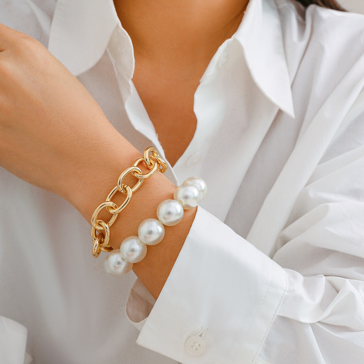 Statement Big Round Bead Pearl Bracelet - Stylish and Unique Accessory - Image 2