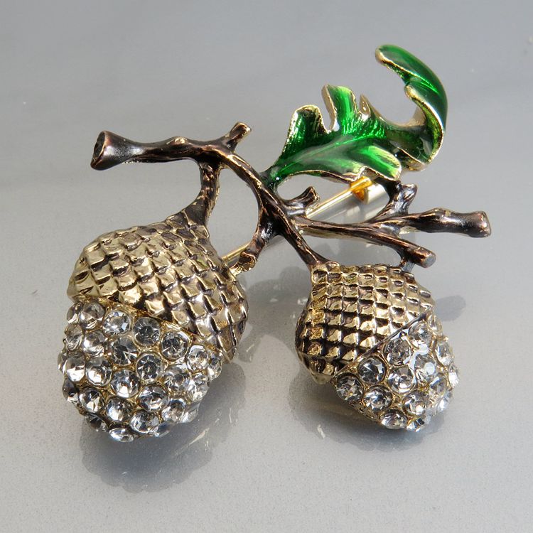 Hazelnut Pine Cone Brooch - Elegant Nature-Inspired Jewelry Accessory