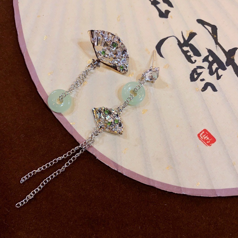 Chic Retro Silver Needle Bamboo Fan-Shaped Tassel Earrings for Fashion Lovers - Image 4